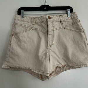 Universal Thread Shorts Womens Size 10/30R Cream Vintage Midi High Rise Stretch.
